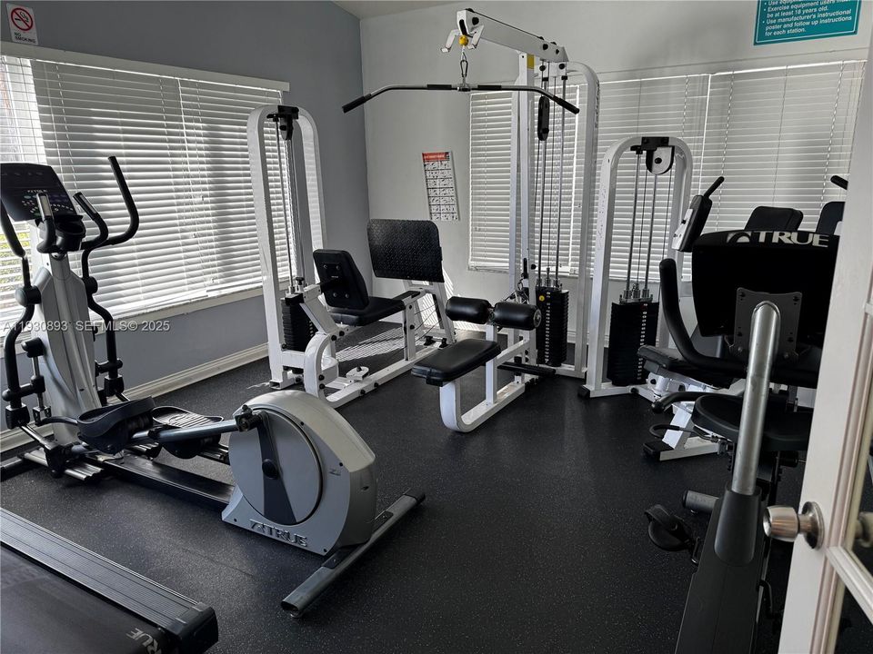 For Rent: $1,800 (1 beds, 1 baths, 646 Square Feet)