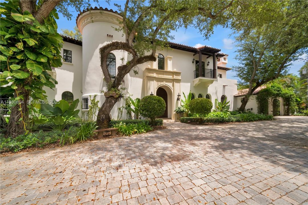 For Sale: $15,000,000 (7 beds, 6 baths, 6702 Square Feet)