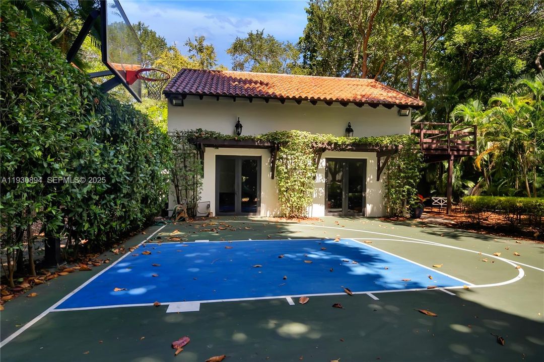 For Sale: $15,000,000 (7 beds, 6 baths, 6702 Square Feet)