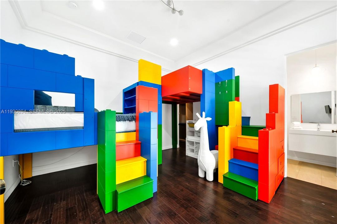 For Sale: $15,000,000 (7 beds, 6 baths, 6702 Square Feet)