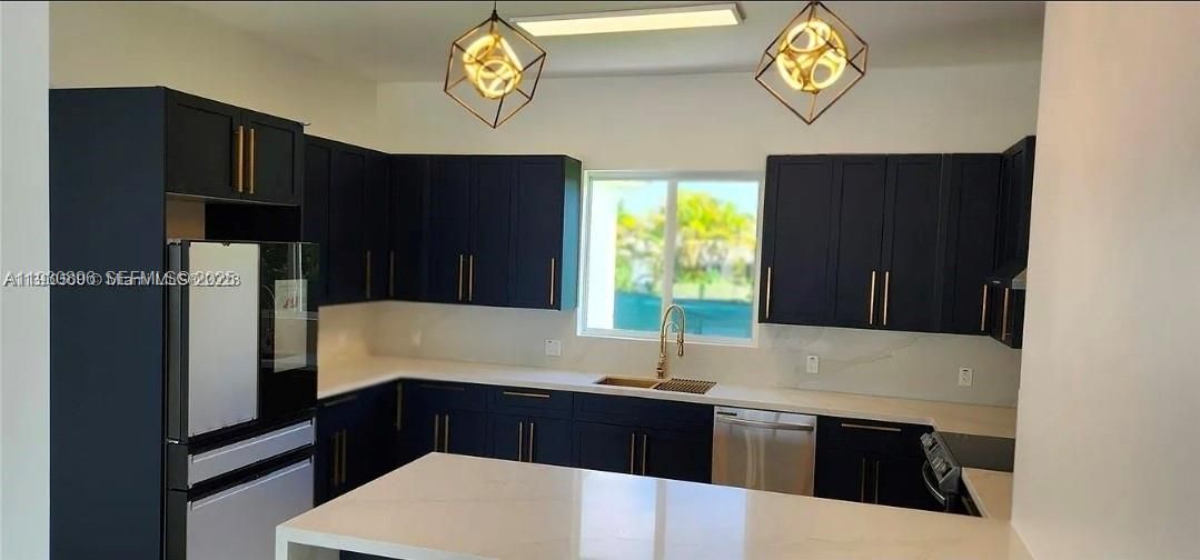 For Sale: $1,200,000 (4 beds, 3 baths, 3600 Square Feet)