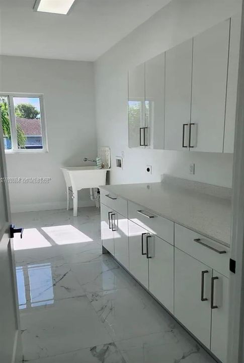 For Sale: $1,200,000 (4 beds, 3 baths, 3600 Square Feet)