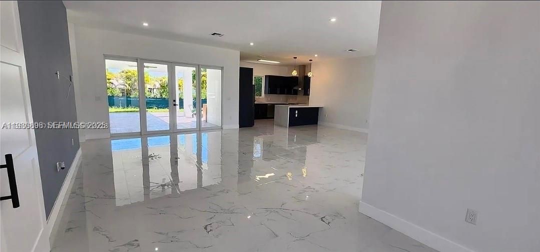 For Sale: $1,200,000 (4 beds, 3 baths, 3600 Square Feet)