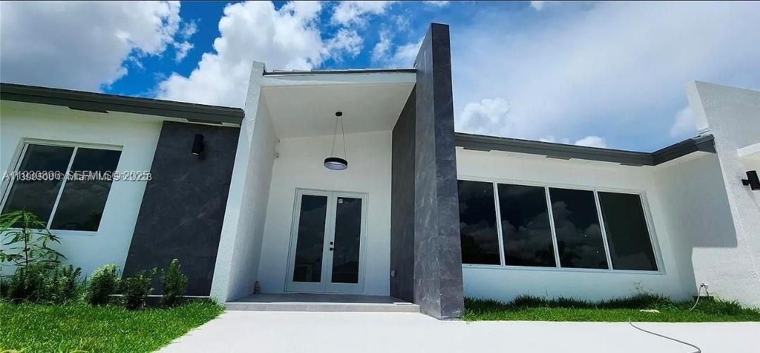 For Sale: $1,200,000 (4 beds, 3 baths, 3600 Square Feet)