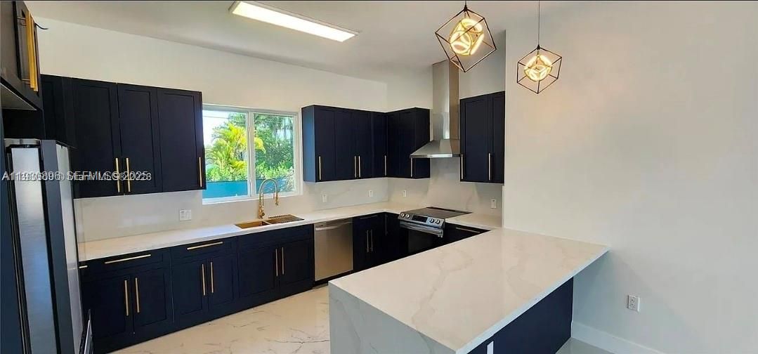 For Sale: $1,200,000 (4 beds, 3 baths, 3600 Square Feet)