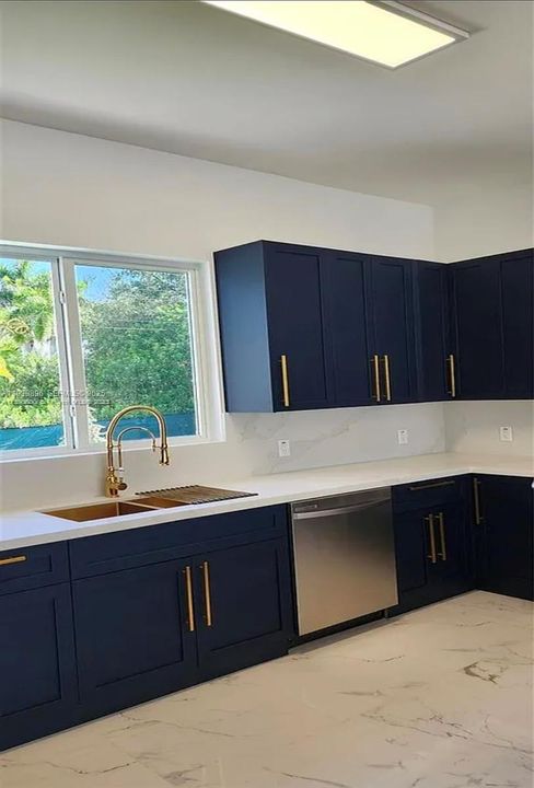 For Sale: $1,200,000 (4 beds, 3 baths, 3600 Square Feet)