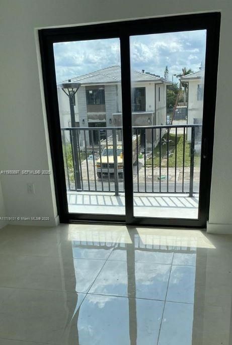 For Rent: $3,400 (5 beds, 4 baths, 1902 Square Feet)