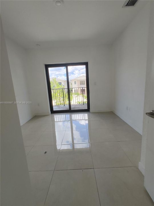 For Rent: $3,400 (5 beds, 4 baths, 1902 Square Feet)