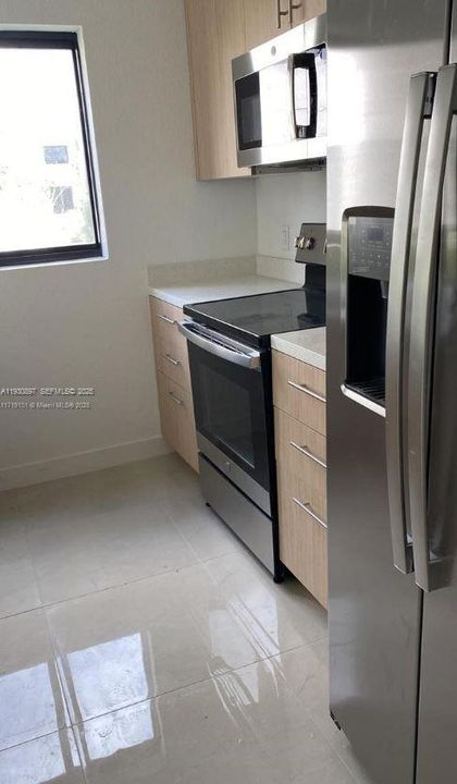 For Rent: $3,400 (5 beds, 4 baths, 1902 Square Feet)