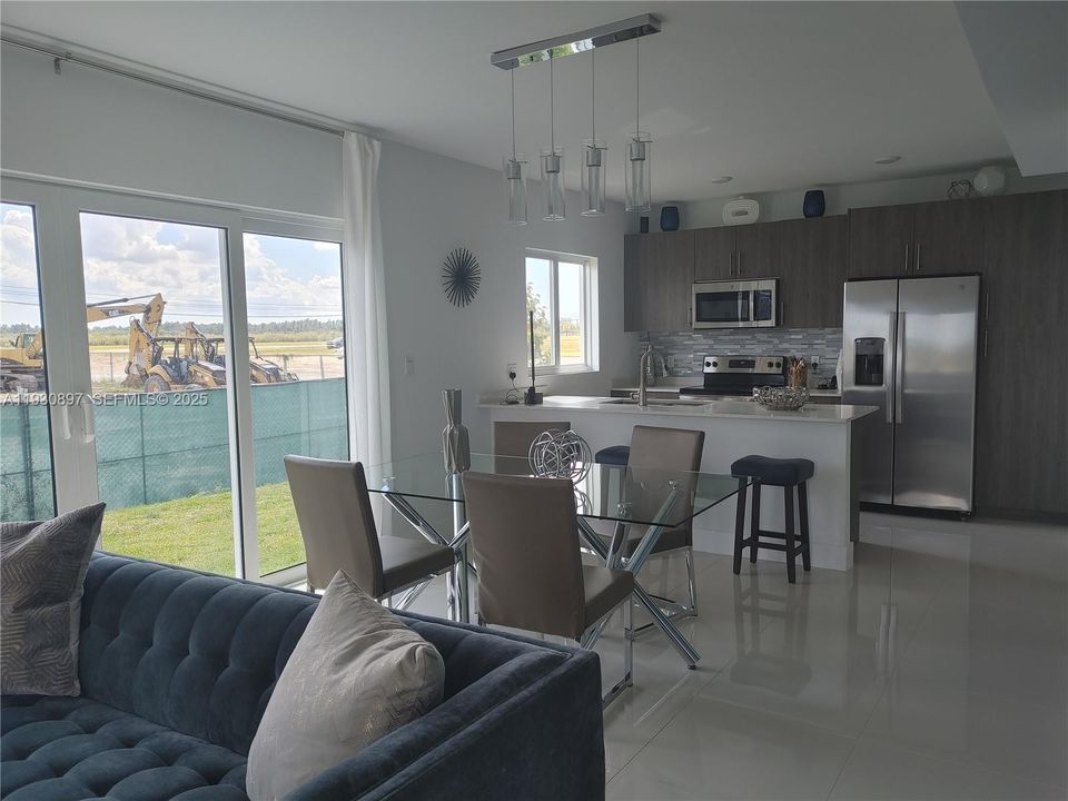 For Rent: $3,400 (5 beds, 4 baths, 1902 Square Feet)