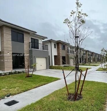 For Rent: $3,400 (5 beds, 4 baths, 1902 Square Feet)