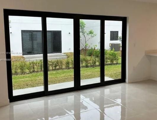 For Rent: $3,400 (5 beds, 4 baths, 1902 Square Feet)