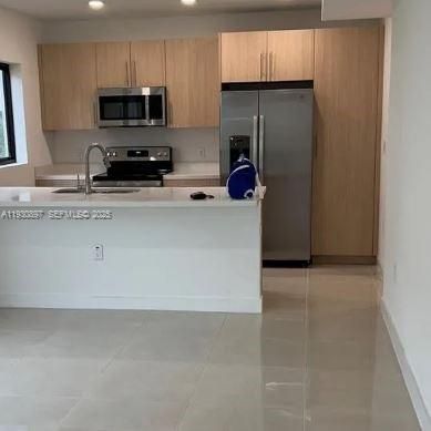 For Rent: $3,400 (5 beds, 4 baths, 1902 Square Feet)