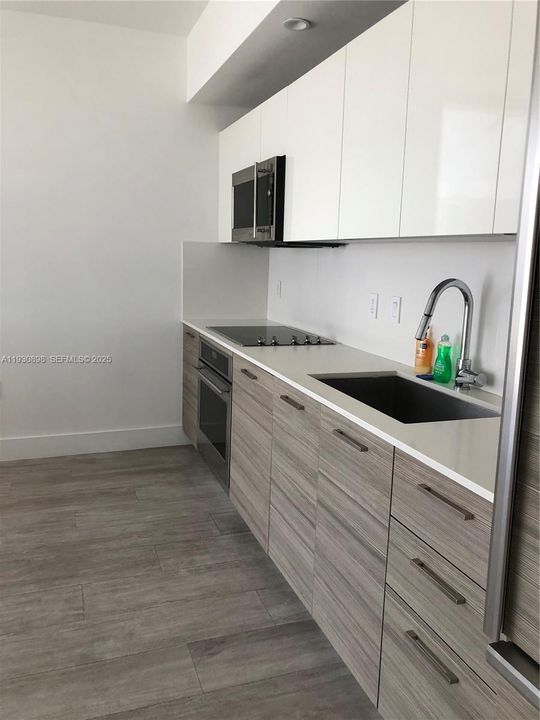 For Rent: $4,200 (2 beds, 2 baths, 835 Square Feet)