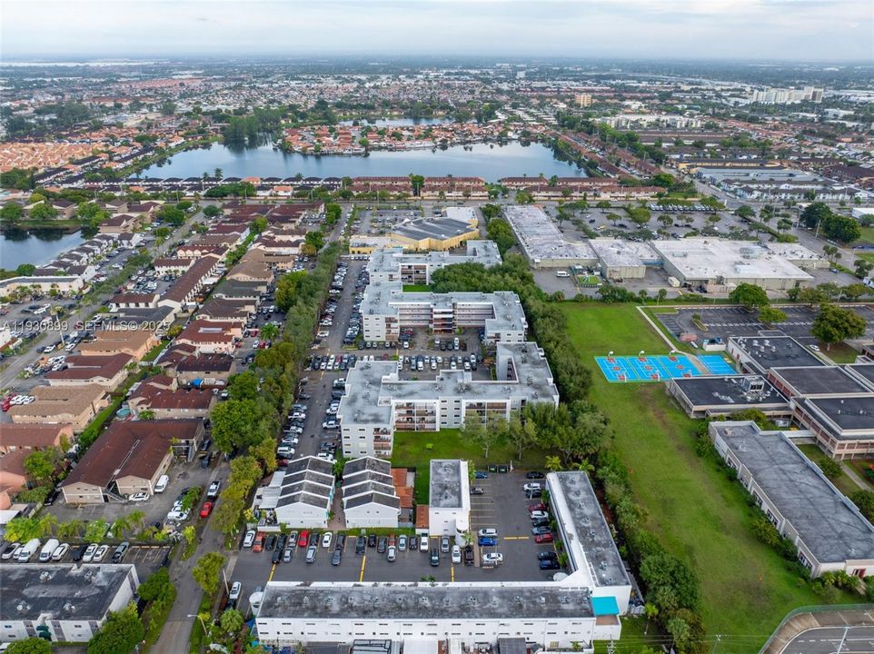 На продажу: $260,000 (2 спален, 2 ванн, 890 Квадратных фут)