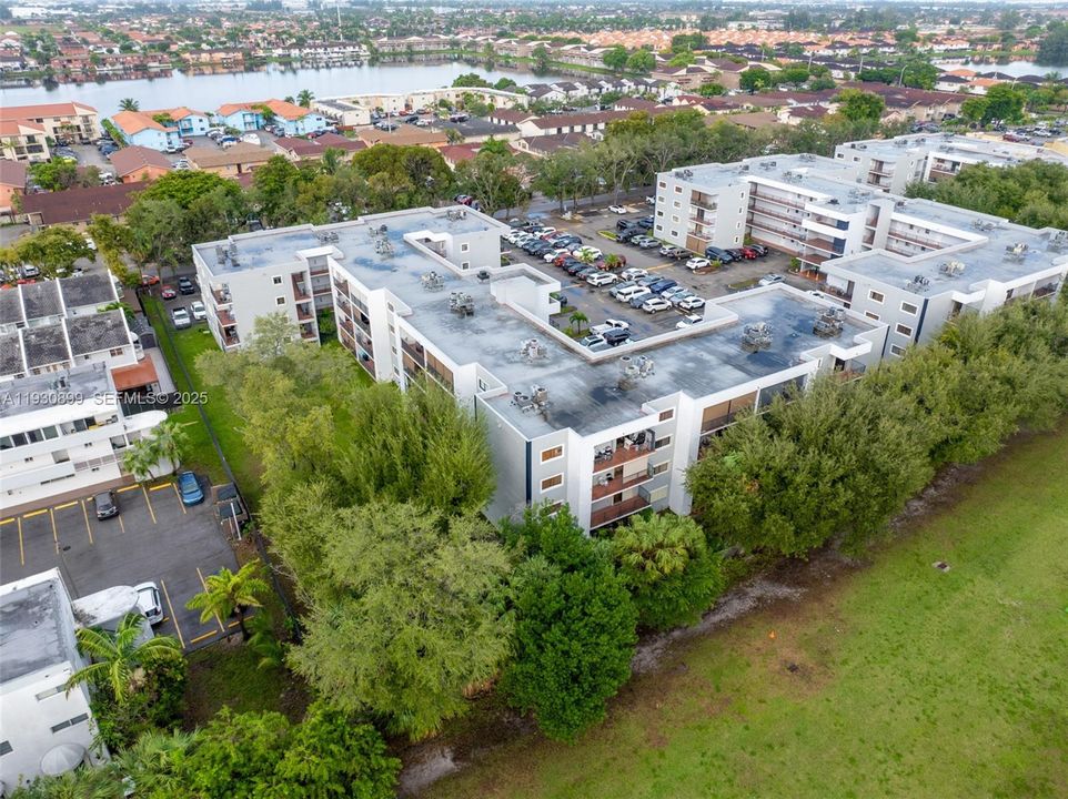 На продажу: $260,000 (2 спален, 2 ванн, 890 Квадратных фут)