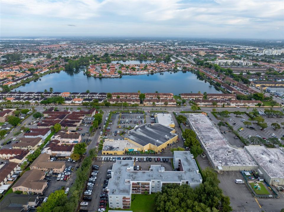 На продажу: $260,000 (2 спален, 2 ванн, 890 Квадратных фут)