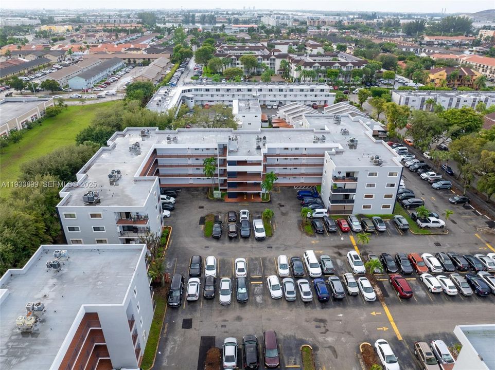 На продажу: $260,000 (2 спален, 2 ванн, 890 Квадратных фут)