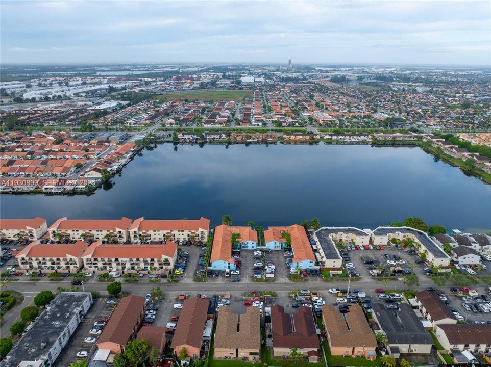 На продажу: $260,000 (2 спален, 2 ванн, 890 Квадратных фут)