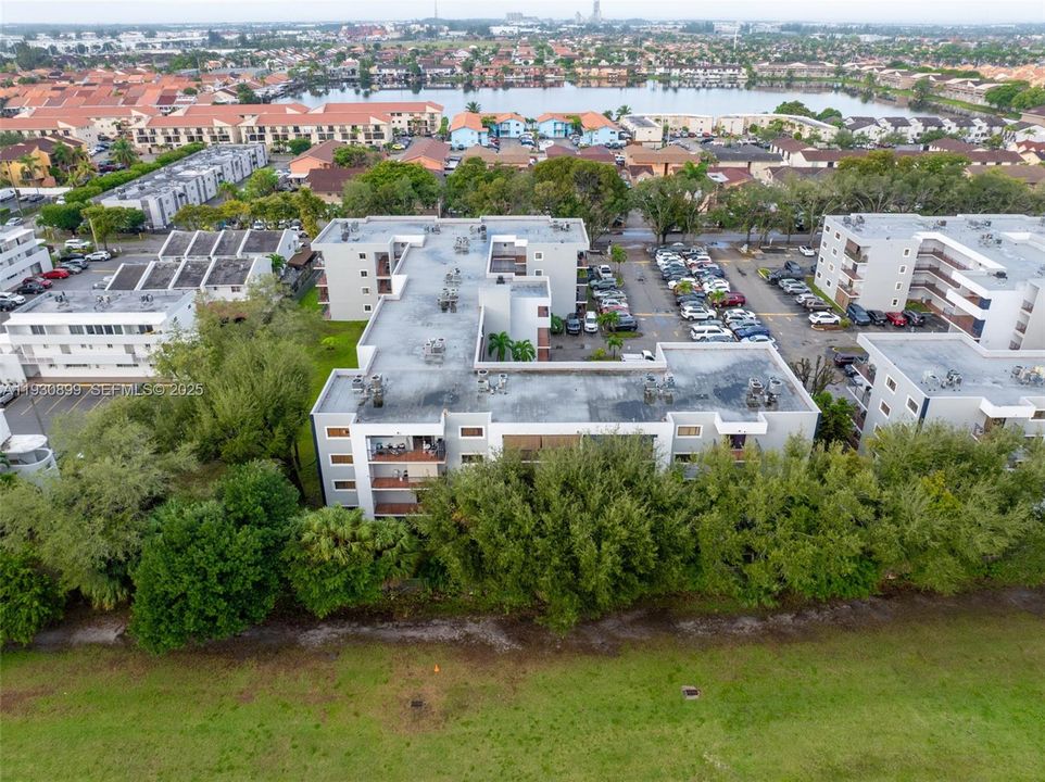 На продажу: $260,000 (2 спален, 2 ванн, 890 Квадратных фут)