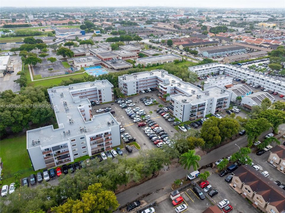 На продажу: $260,000 (2 спален, 2 ванн, 890 Квадратных фут)