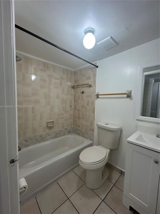 На продажу: $260,000 (2 спален, 2 ванн, 890 Квадратных фут)