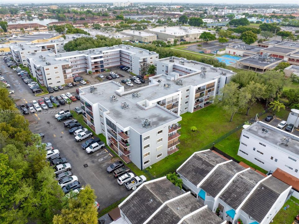 На продажу: $260,000 (2 спален, 2 ванн, 890 Квадратных фут)