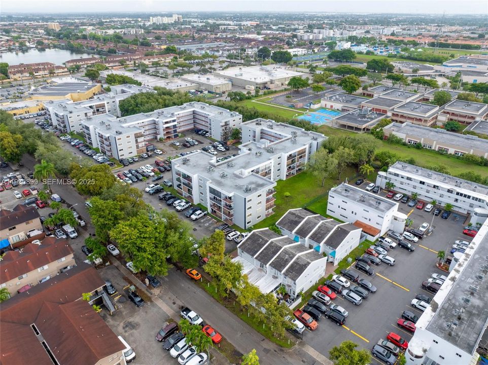 На продажу: $260,000 (2 спален, 2 ванн, 890 Квадратных фут)