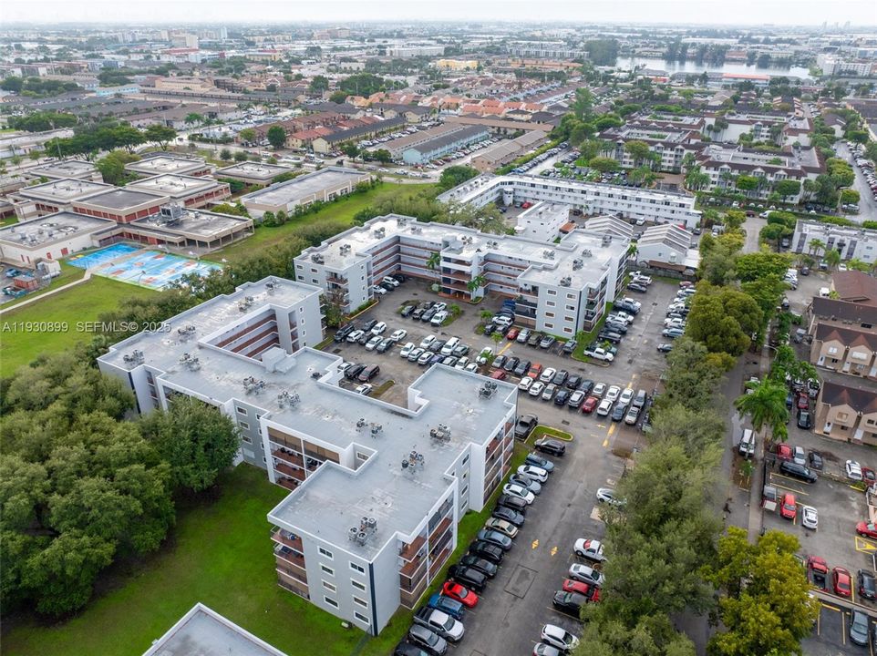 На продажу: $260,000 (2 спален, 2 ванн, 890 Квадратных фут)