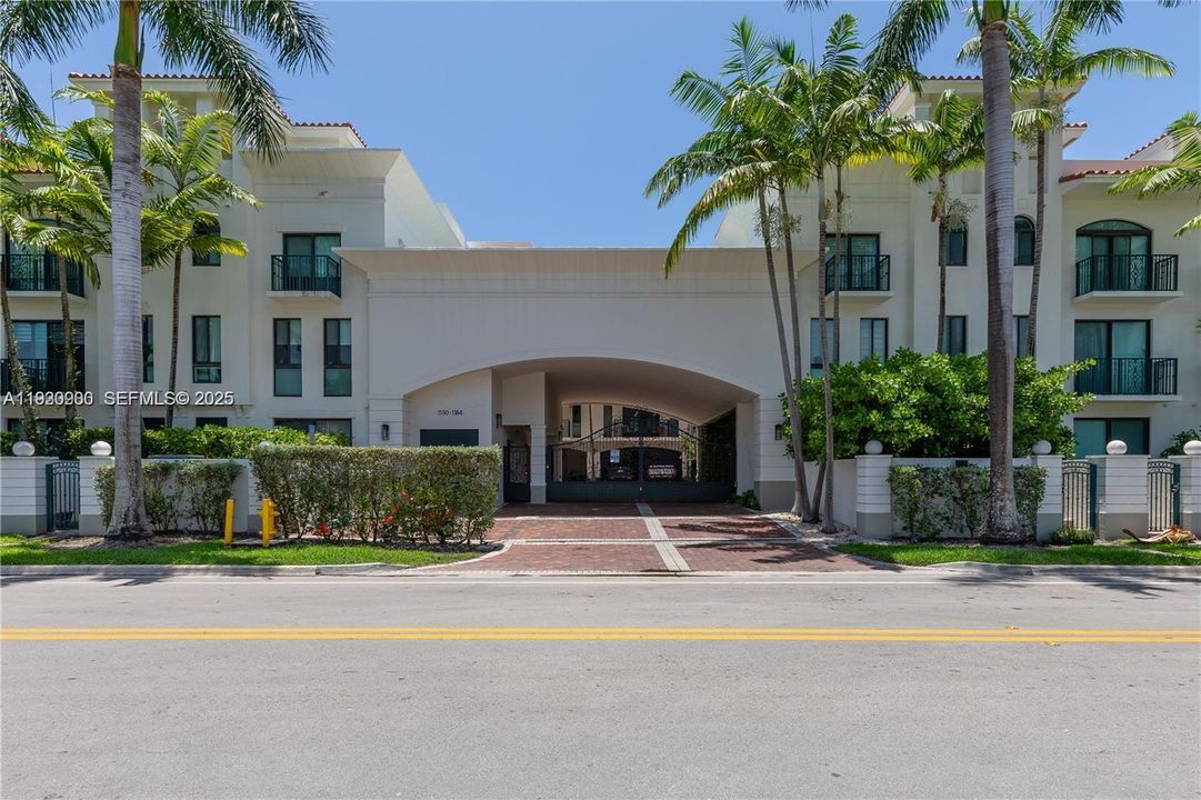 В аренду: $14,000 (5 спален, 4 ванн, 2624 Квадратных фут)