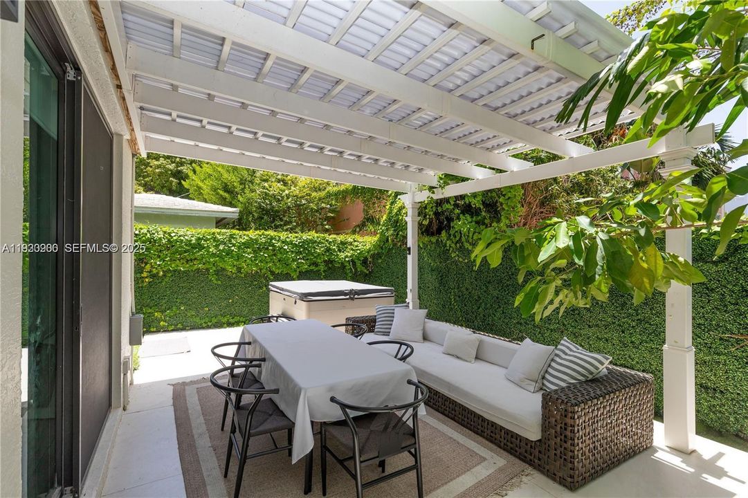 В аренду: $14,000 (5 спален, 4 ванн, 2624 Квадратных фут)