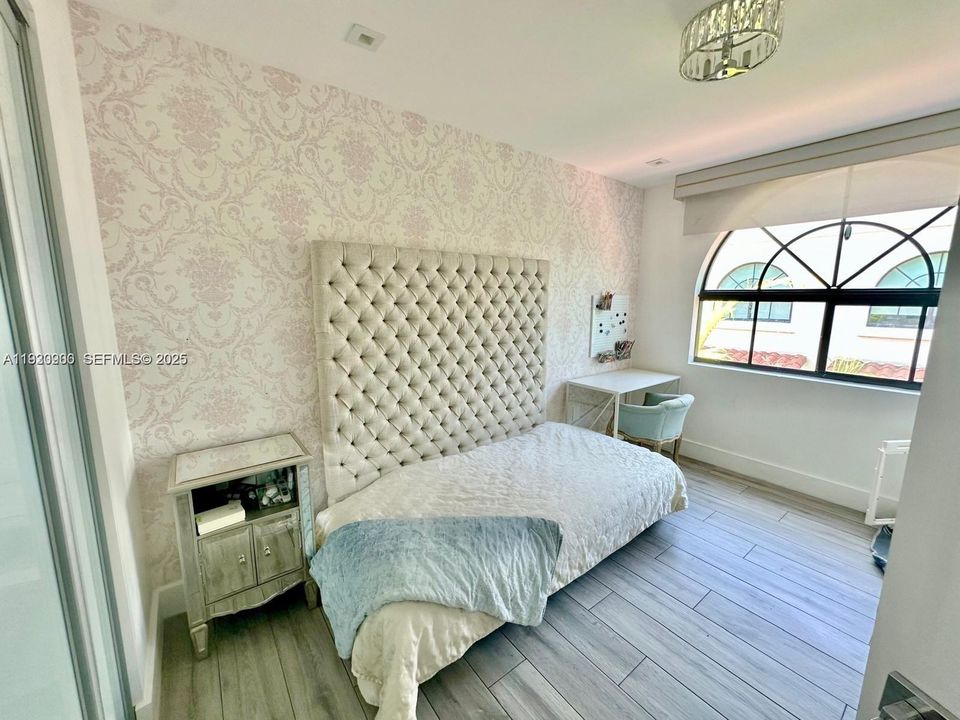 В аренду: $14,000 (5 спален, 4 ванн, 2624 Квадратных фут)