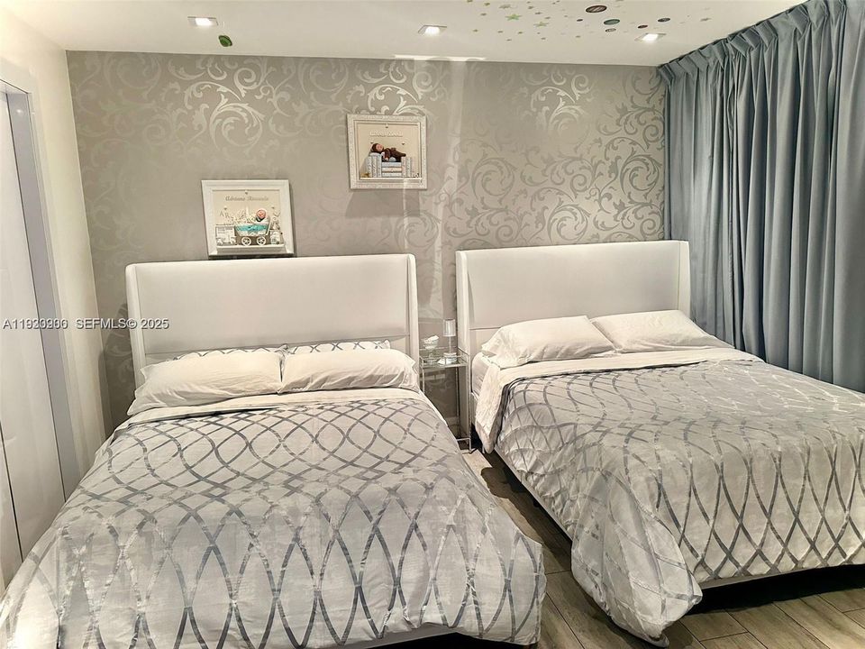 В аренду: $14,000 (5 спален, 4 ванн, 2624 Квадратных фут)