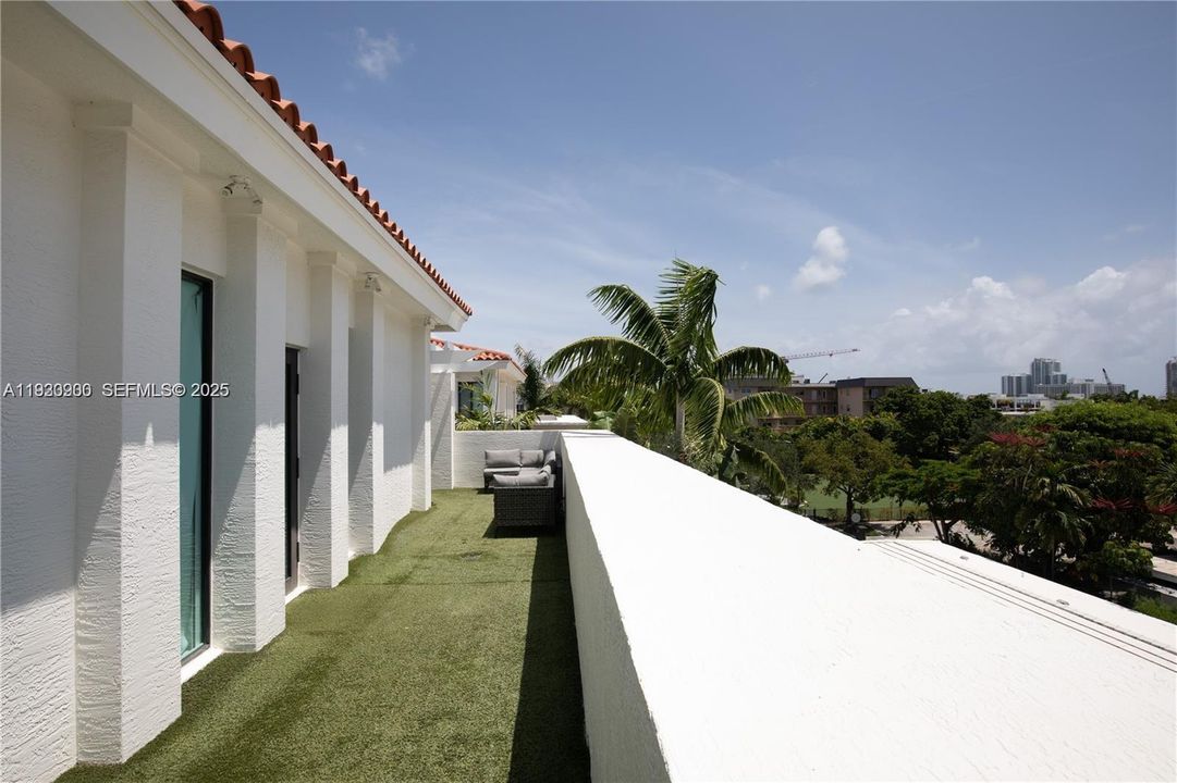 В аренду: $14,000 (5 спален, 4 ванн, 2624 Квадратных фут)