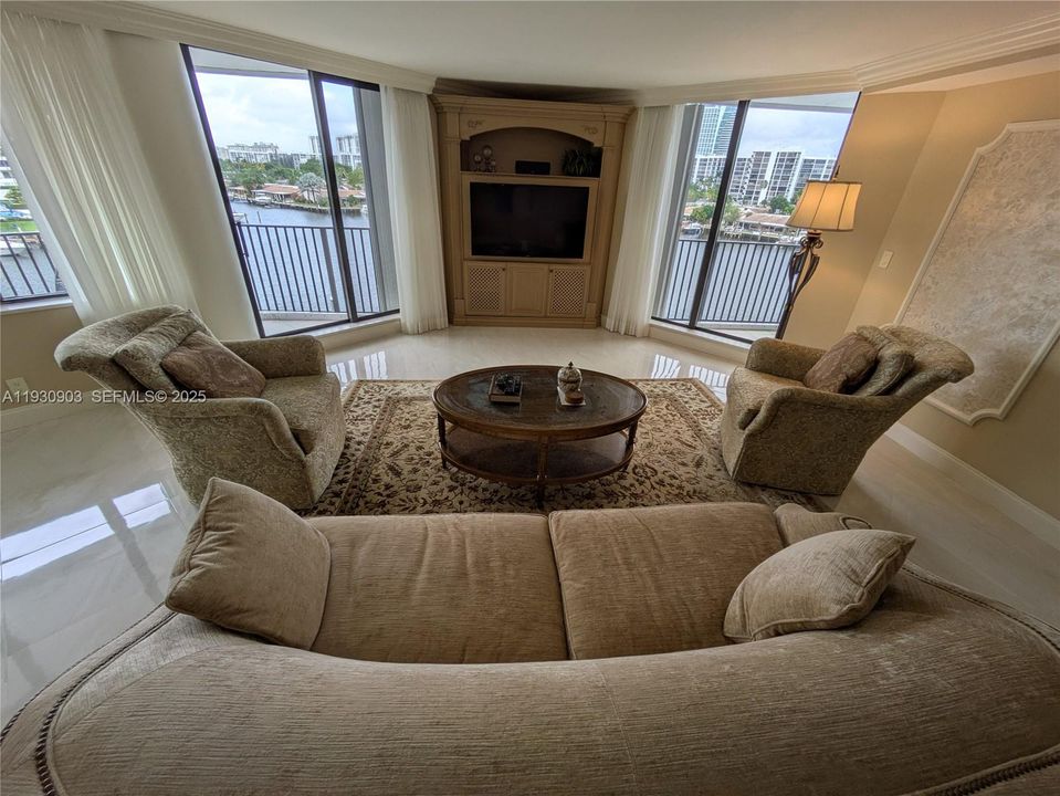 待售: $649,900 (2 贝兹, 2 浴室, 1692 平方英尺)