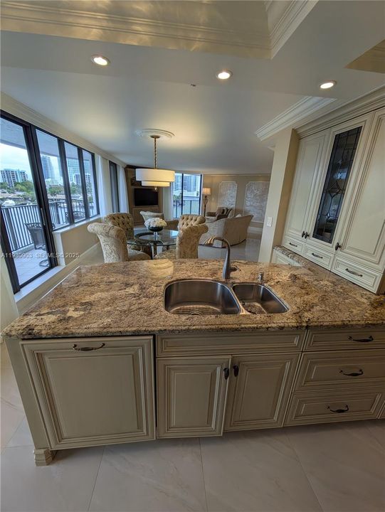 待售: $649,900 (2 贝兹, 2 浴室, 1692 平方英尺)