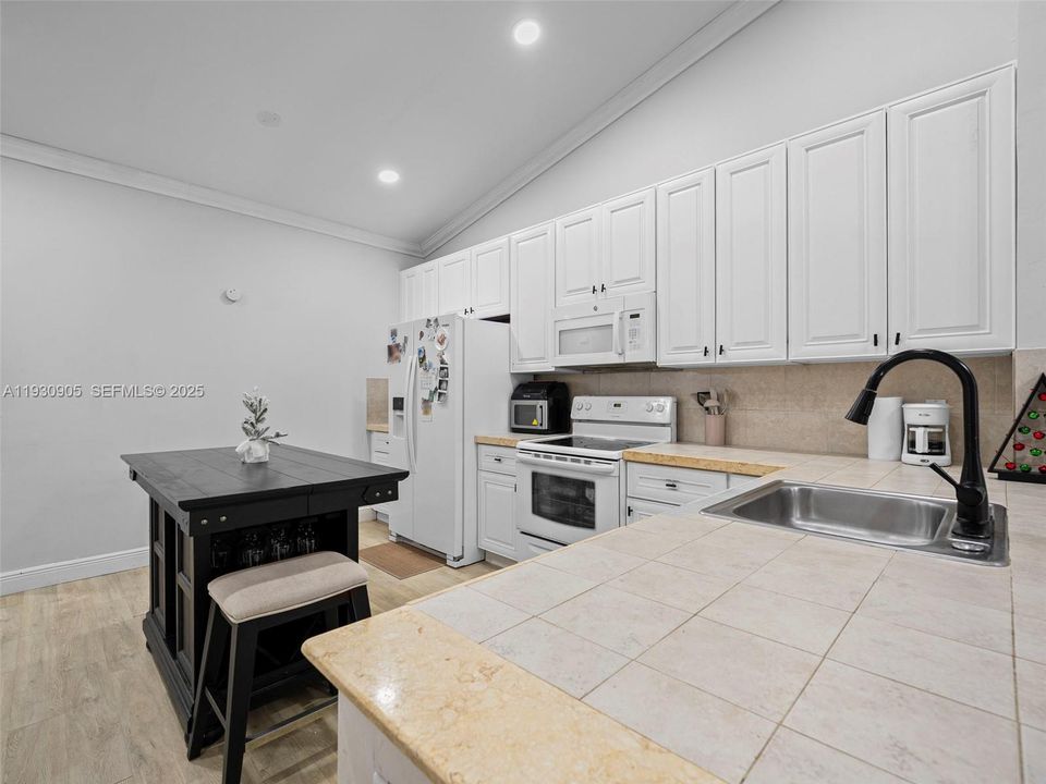 待售: $419,900 (3 贝兹, 2 浴室, 1330 平方英尺)