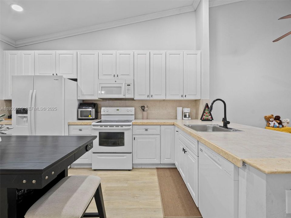 待售: $419,900 (3 贝兹, 2 浴室, 1330 平方英尺)