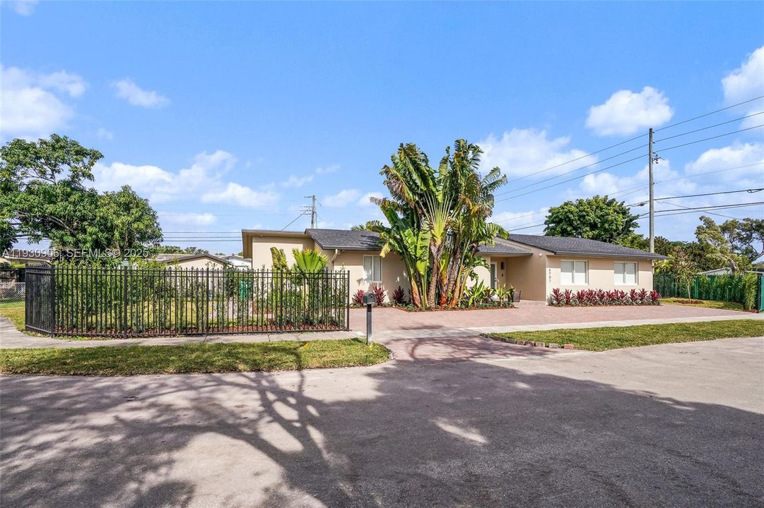 For Sale: $1,200,000 (3 beds, 3 baths, 1939 Square Feet)
