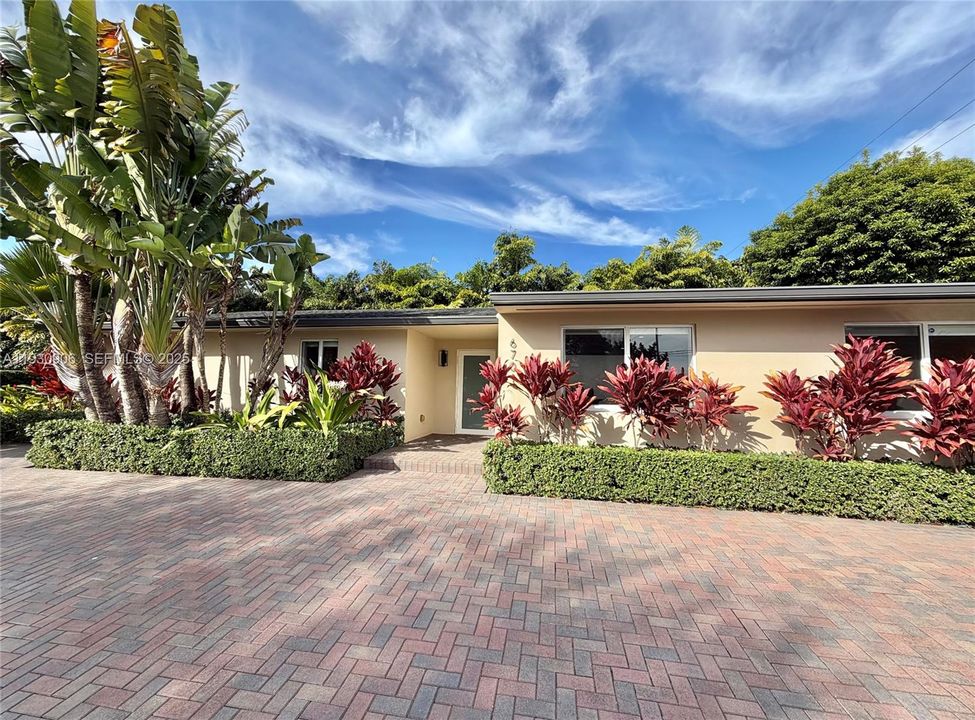 For Sale: $1,200,000 (3 beds, 3 baths, 1939 Square Feet)