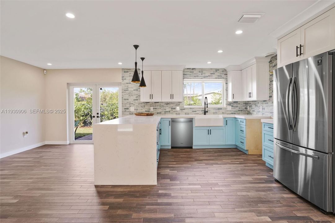 For Sale: $1,200,000 (3 beds, 3 baths, 1939 Square Feet)