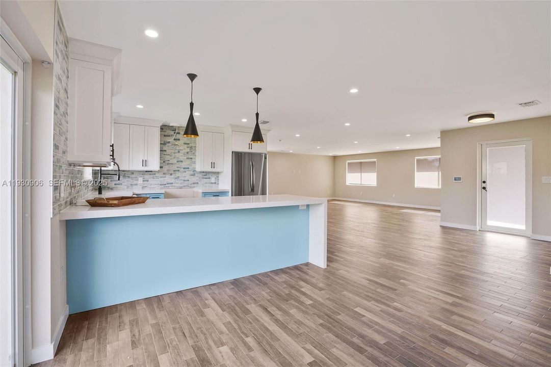 For Sale: $1,200,000 (3 beds, 3 baths, 1939 Square Feet)