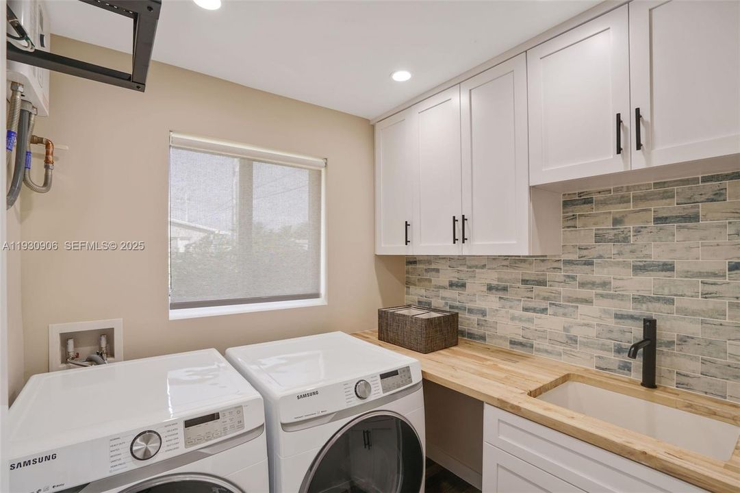 For Sale: $1,200,000 (3 beds, 3 baths, 1939 Square Feet)