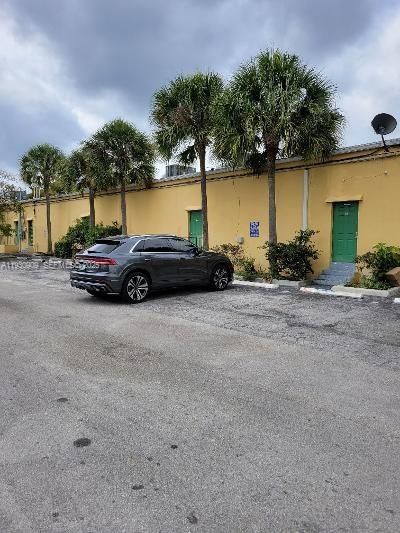 additional parking at the back of the property and Supra location