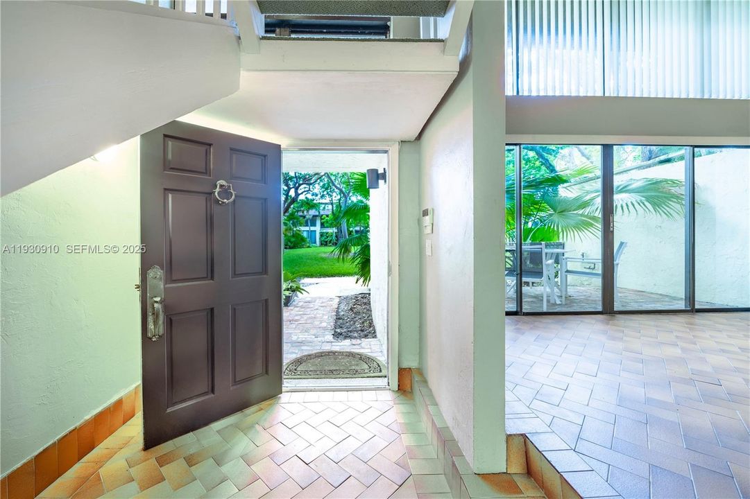 For Rent: $3,250 (3 beds, 2 baths, 1693 Square Feet)