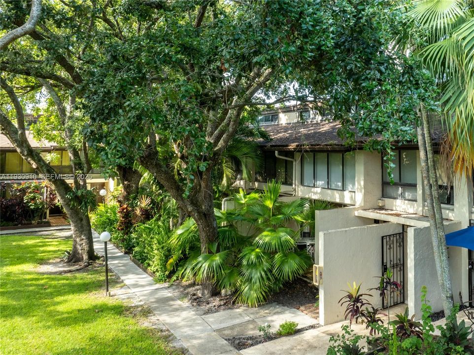 For Rent: $3,250 (3 beds, 2 baths, 1693 Square Feet)