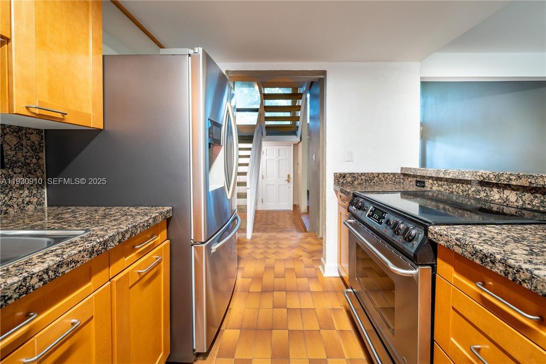 For Rent: $3,250 (3 beds, 2 baths, 1693 Square Feet)