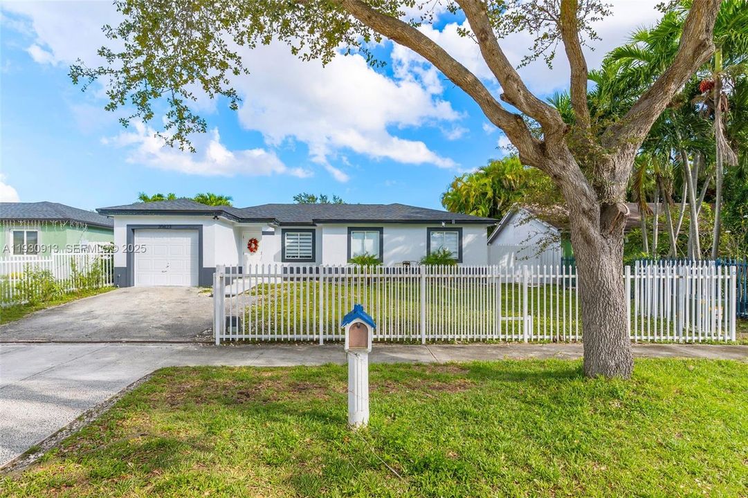 For Rent: $3,300 (3 beds, 2 baths, 1185 Square Feet)