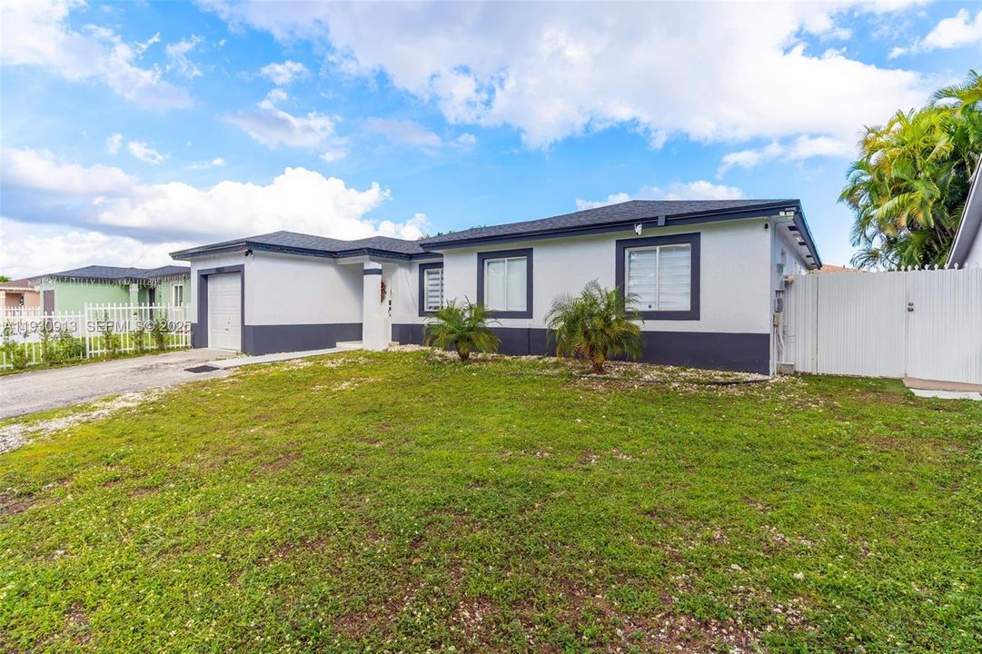 For Rent: $3,300 (3 beds, 2 baths, 1185 Square Feet)