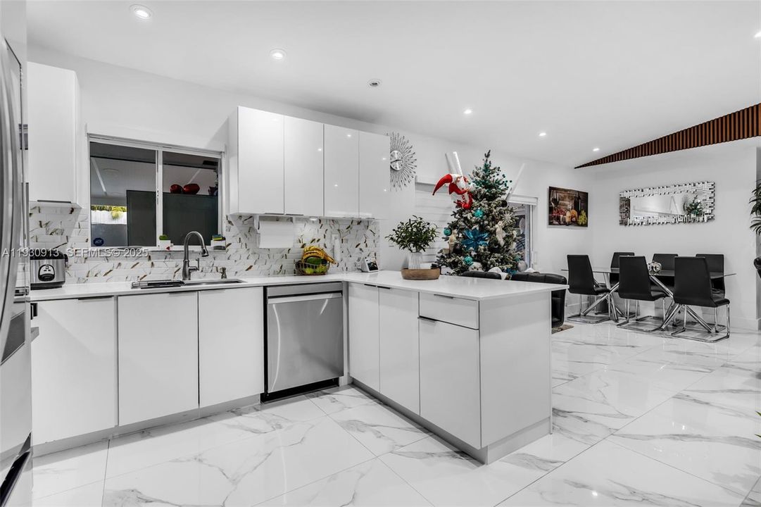 For Rent: $3,300 (3 beds, 2 baths, 1185 Square Feet)